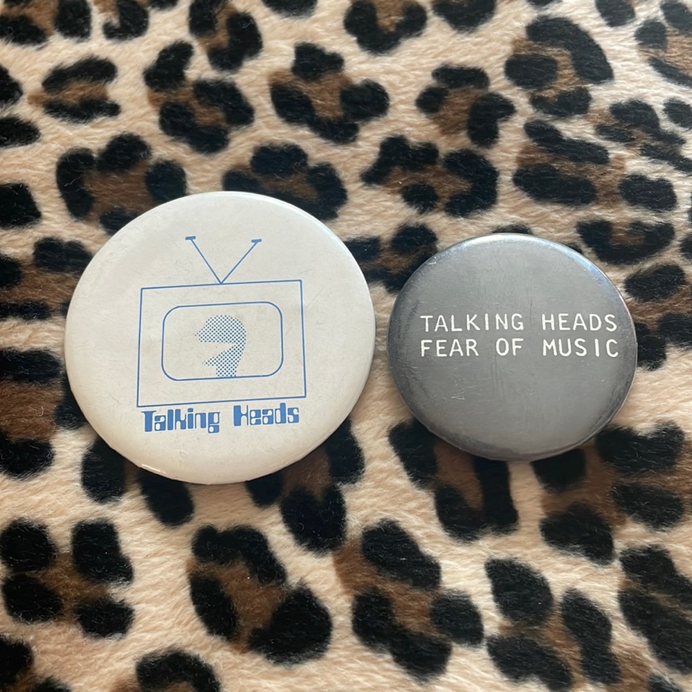 TALKING HEADS 📺 Vintage Rock Button Pin Pinback Logo Collectible Fear of Music